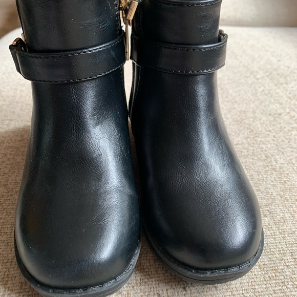 Michael Kors kids boots, size 8 - Picture 6 of 8